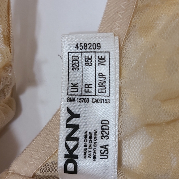 32DD DKNY bra underwire and snap in front - Picture 5 of 7